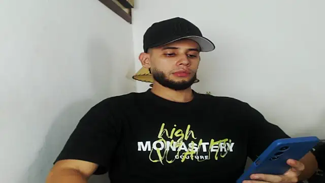 Maxcole 07 online show from October 24, 2025, 9:14 pm