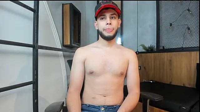 Maxcole 07 online show from November 30, 2025, 7:47 pm