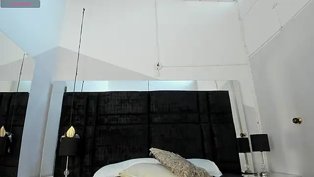 Snapshot of EmmadaSilva chatting on February 20, 2026, 7:05 pm EmmadaSilva online show from February 20, 2026, 7:05 pm