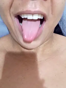 Snapshot of Bruninhadeusa chatting on February 10, 2026, 12:53 am Bruninhadeusa online show from February 10, 2026, 12:53 am