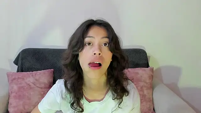 emily jonessxx online show from December 15, 2025, 1:50 pm