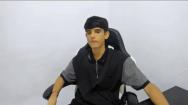 Cris curry02 online show from January 13, 2026, 5:39 pm