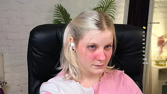 ShineJoan online show from November 16, 2025, 10:02 pm