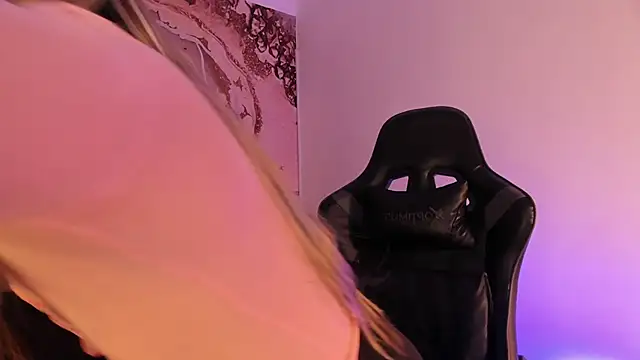 DannysaStar  online show from November 28, 2025, 6:24 am