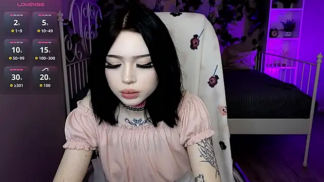 Emma Kirks online show from November 6, 2025, 10:41 am