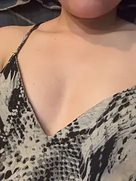 Snapshot of Emily-y chatting on February 1, 2026, 12:47 pm Emily-y online show from February 1, 2026, 12:47 pm