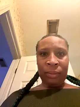 Snapshot of CreammieDelite chatting on October 29, 2025, 5:17 am CreammieDelite online show from October 29, 2025, 5:17 am