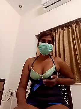 royalgirl321 online show from November 17, 2025, 4:55 pm