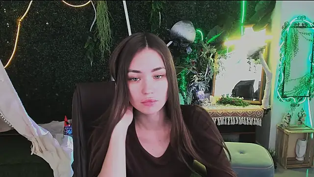 lollyrais online show from December 2, 2025, 1:57 pm