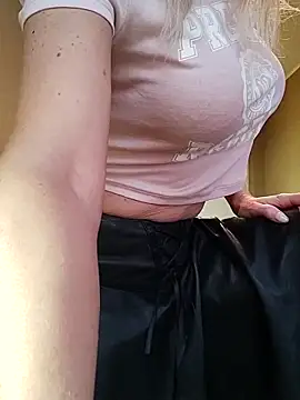 SelinaLovqx online show from November 21, 2025, 9:52 am