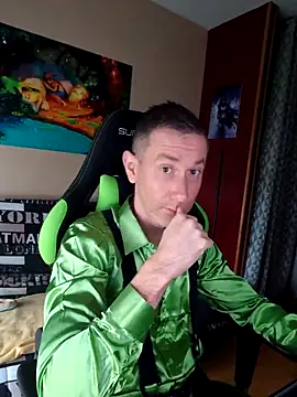 Gamerinleather online show from October 26, 2025, 8:48 am