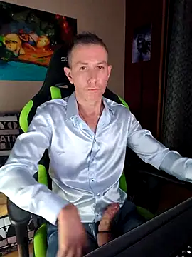 Gamerinleather online show from October 25, 2025, 7:40 am