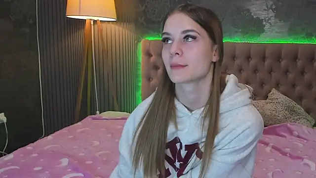 LuisaClover online show from November 15, 2025, 1:15 pm