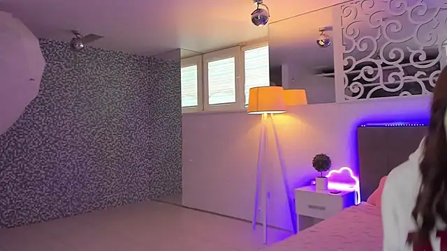 LuisaClover online show from January 17, 2026, 1:04 pm