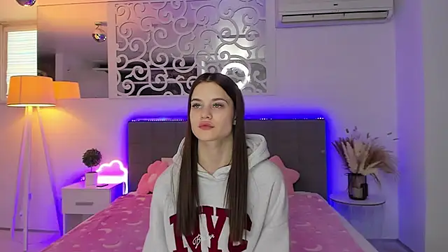 LuisaClover online show from January 19, 2026, 1:15 pm