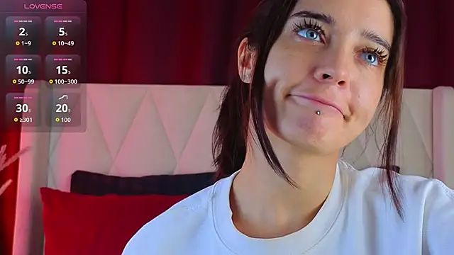 EricaKors online show from November 11, 2025, 9:04 am