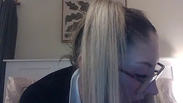 Snapshot of assstrogirl chatting on November 9, 2025, 5:22 am assstrogirl online show from November 9, 2025, 5:22 am