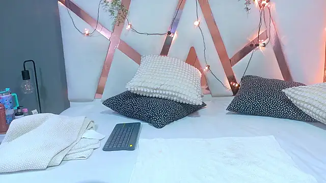 SeleneGibson   online show from February 3, 2026, 7:52 pm