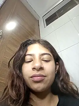 Snapshot of Lunatemptress4 chatting on May 10, 2026, 12:20 pm Lunatemptress4 online show from May 10, 2026, 12:20 pm