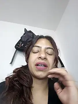 Snapshot of Lunatemptress4 chatting on April 25, 2026, 1:36 pm Lunatemptress4 online show from April 25, 2026, 1:36 pm