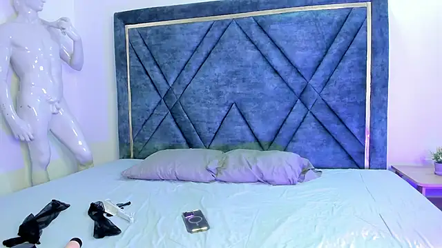 Aurora Lux online show from November 3, 2025, 8:34 pm