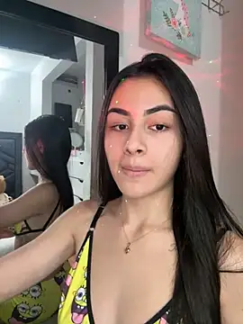 IslaCole online show from November 18, 2025, 1:32 am