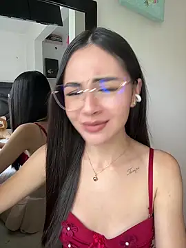 IslaCole online show from November 18, 2025, 8:56 pm