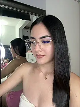 IslaCole online show from February 3, 2026, 2:53 am