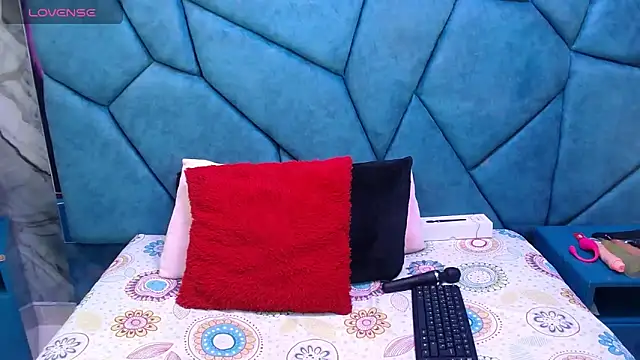 JulietaDiamond online show from April 11, 2026, 3:14 am