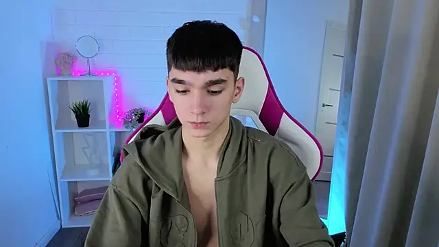 Snapshot of YamiTwink chatting on November 22, 2025, 5:39 am YamiTwink online show from November 22, 2025, 5:39 am