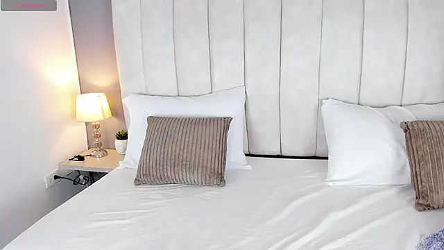 Snapshot of GiiselMejia chatting on December 1, 2025, 11:55 am GiiselMejia online show from December 1, 2025, 11:55 am