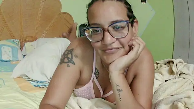 Snapshot of Destrukturada chatting on February 6, 2026, 3:35 am Destrukturada online show from February 6, 2026, 3:35 am