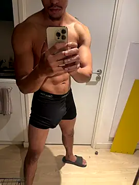 bigDickParis92 online show from October 24, 2025, 9:47 pm