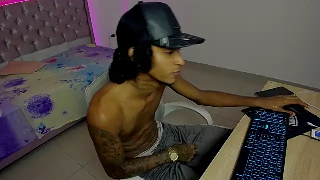 Snapshot of skinny_tatto01 chatting on October 23, 2025, 8:51 pm skinny tatto01 online show from October 23, 2025, 8:51 pm