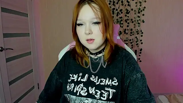 Snapshot of Lovly_Vixen chatting on October 25, 2025, 8:35 am Lovly Vixen online show from October 25, 2025, 8:35 am