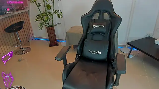 JessicaPratt online show from October 11, 2025, 6:53 pm