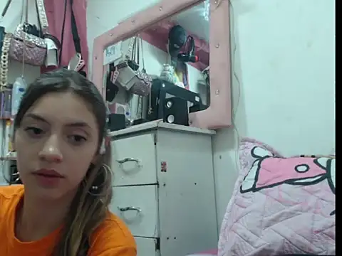 Snapshot of Diamond_sweet_1 chatting on May 18, 2026, 6:51 am Diamond sweet 1 online show from May 18, 2026, 6:51 am