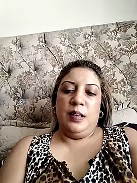 Snapshot of IndianLara chatting on November 3, 2025, 9:35 am IndianLara online show from November 3, 2025, 9:35 am