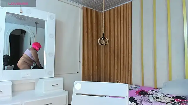 Hanna curvy  online show from October 25, 2025, 11:09 am