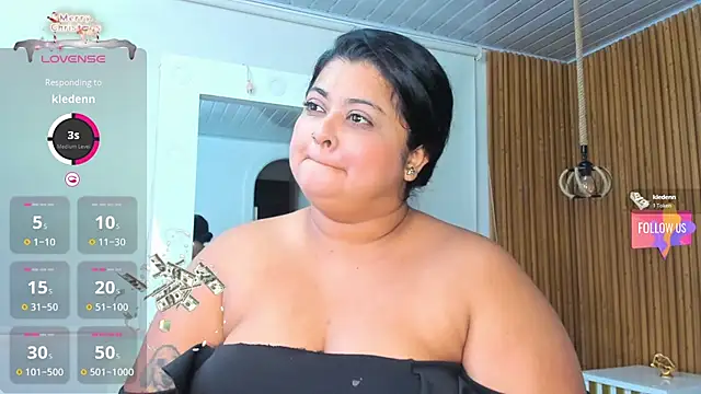 Hanna curvy  online show from November 11, 2025, 11:27 am