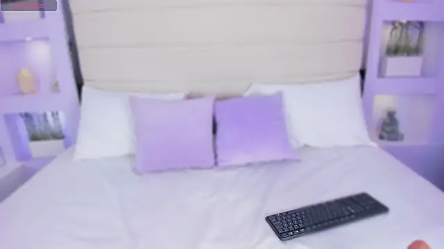 Snapshot of AmyColman_ chatting on February 7, 2026, 12:24 pm AmyColman online show from February 7, 2026, 12:24 pm