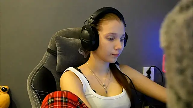 Softixq online show from December 21, 2025, 2:52 pm