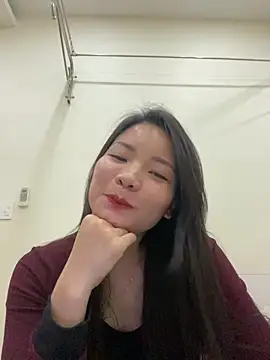 Snapshot of Bee_Yellow00 chatting on December 17, 2025, 4:28 am Bee Yellow00 online show from December 17, 2025, 4:28 am