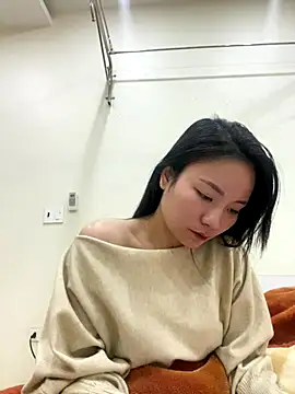 Snapshot of Bee_Yellow00 chatting on January 9, 2026, 5:03 am Bee Yellow00 online show from January 9, 2026, 5:03 am