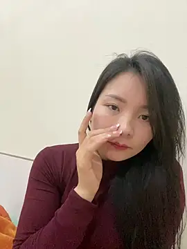 Snapshot of Bee_Yellow00 chatting on February 11, 2026, 4:45 am Bee Yellow00 online show from February 11, 2026, 4:45 am