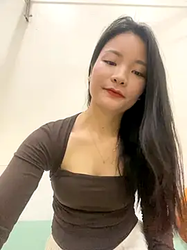 Snapshot of Bee_Yellow00 chatting on November 17, 2025, 4:38 am Bee Yellow00 online show from November 17, 2025, 4:38 am