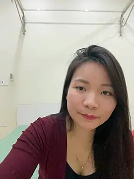 Snapshot of Bee_Yellow00 chatting on February 25, 2026, 4:56 am Bee Yellow00 online show from February 25, 2026, 4:56 am