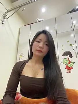 Snapshot of Bee_Yellow00 chatting on January 14, 2026, 6:06 am Bee Yellow00 online show from January 14, 2026, 6:06 am