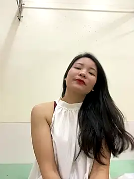 Snapshot of Bee_Yellow00 chatting on November 26, 2025, 4:34 am Bee Yellow00 online show from November 26, 2025, 4:34 am