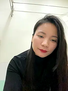 Snapshot of Bee_Yellow00 chatting on December 5, 2025, 4:44 am Bee Yellow00 online show from December 5, 2025, 4:44 am